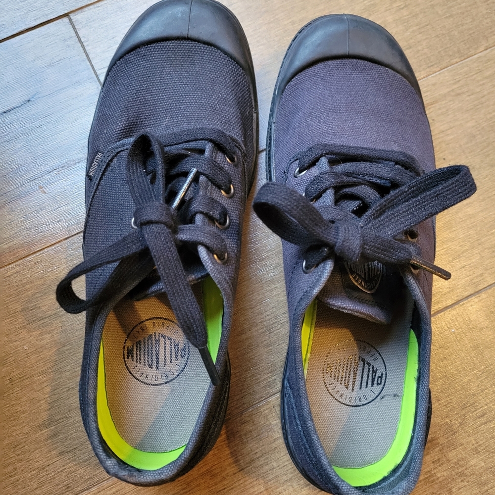 Women's size 7.5 Palladium sneakers